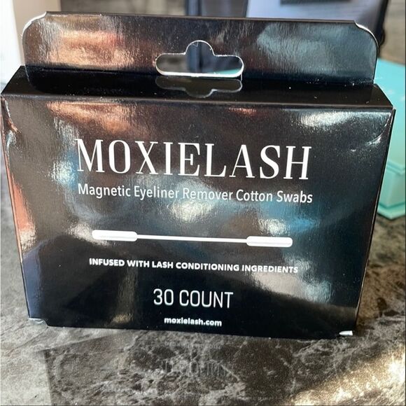 “Happy Kit” by MoxieLash with 30 count Magnetic eyeliner removal swabs - Picture 8 of 8